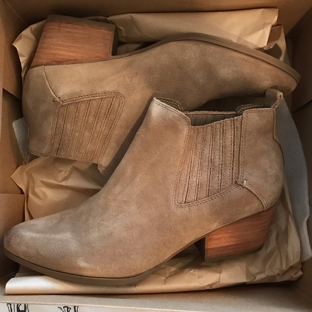 Camel suede Booties